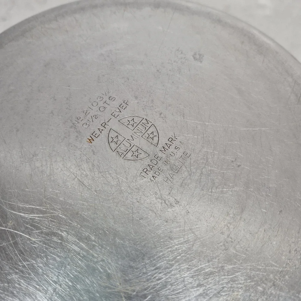 Vintage Wear-Ever Hallite No. 2103 1/2 USA 3-1/2 QT Aluminum Pot w/ Copper Lid